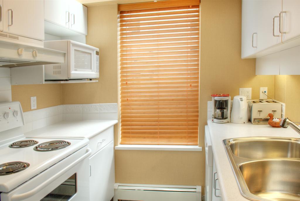 Robson Suites Vancouver Bagian luar foto