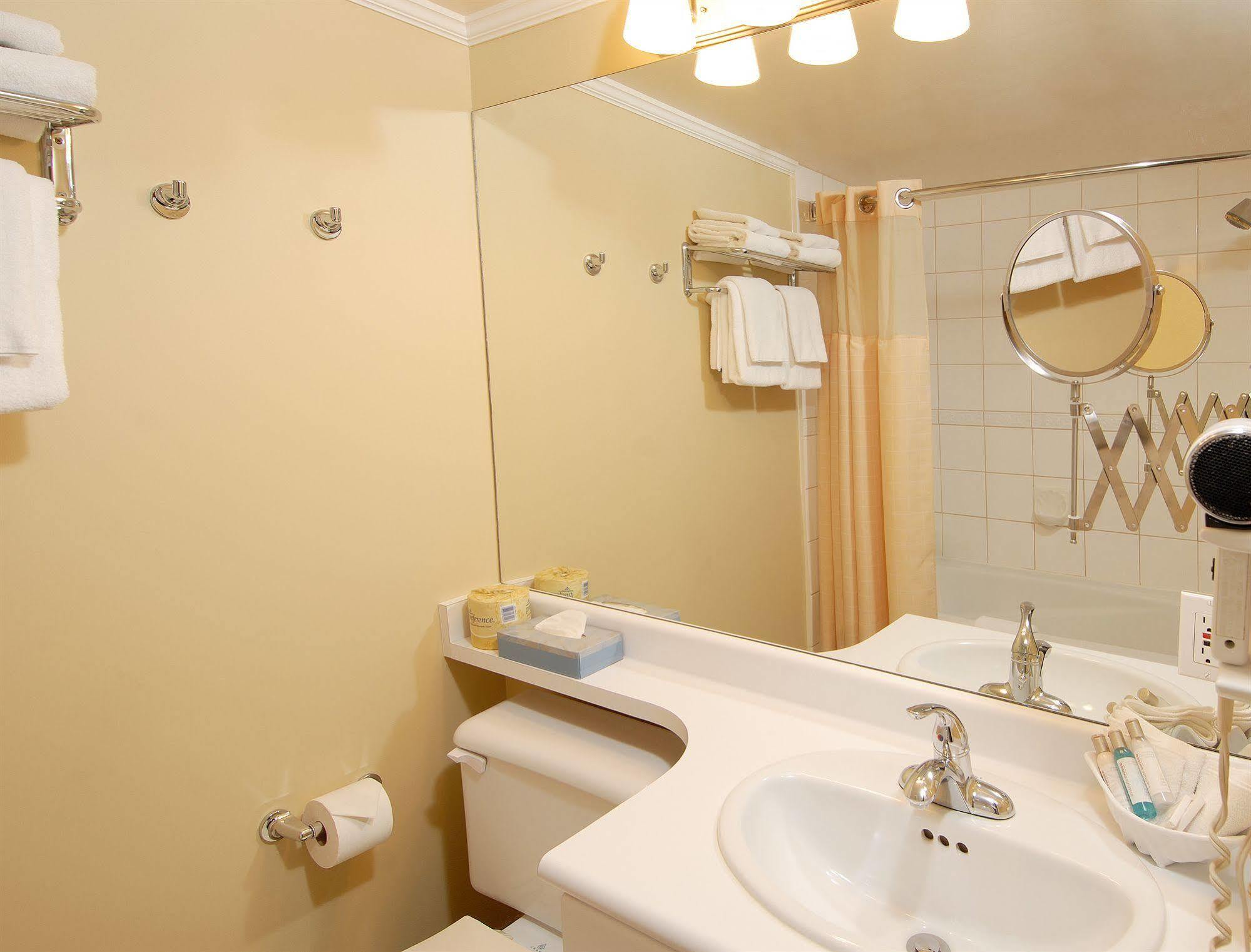 Robson Suites Vancouver Bagian luar foto