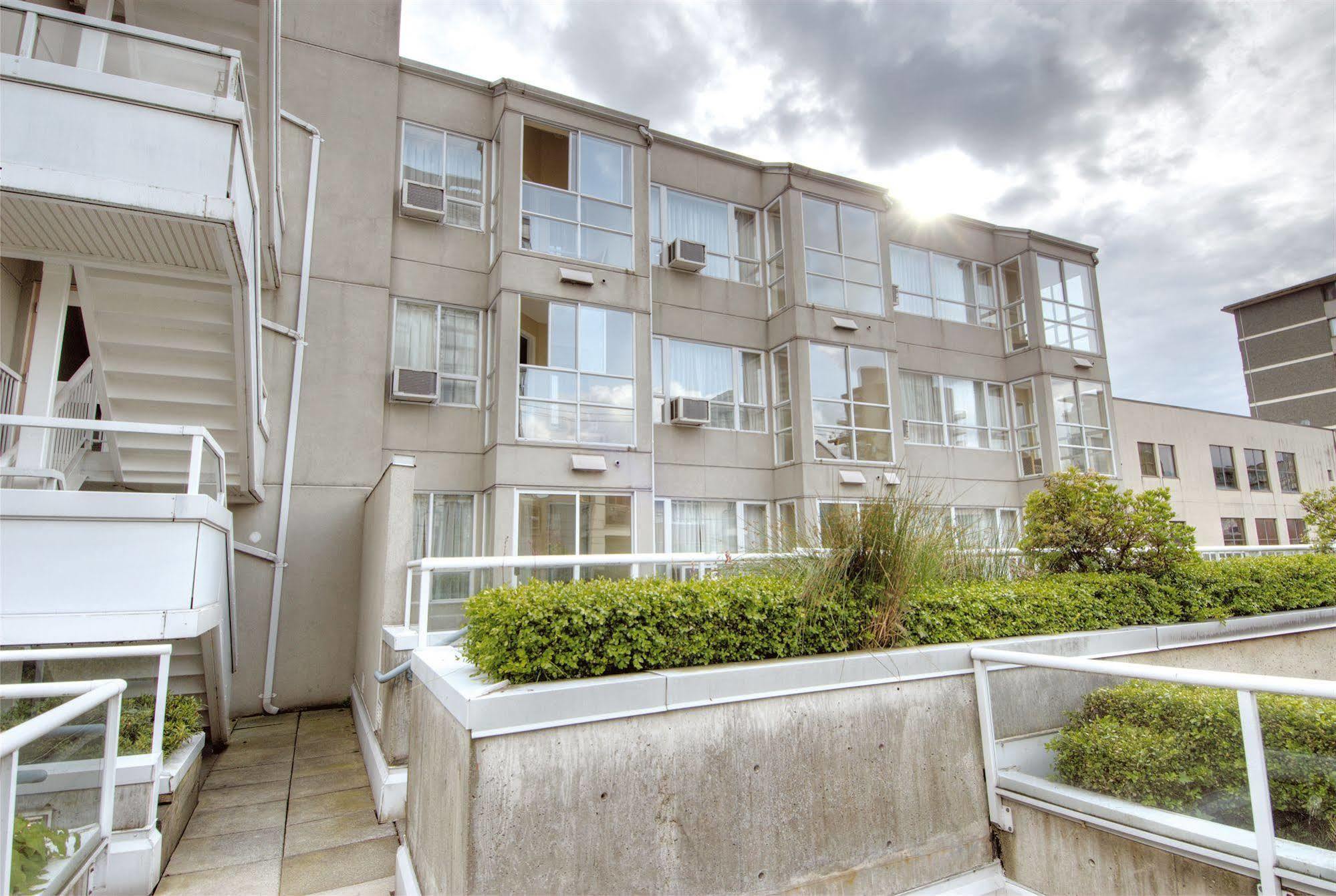 Robson Suites Vancouver Bagian luar foto